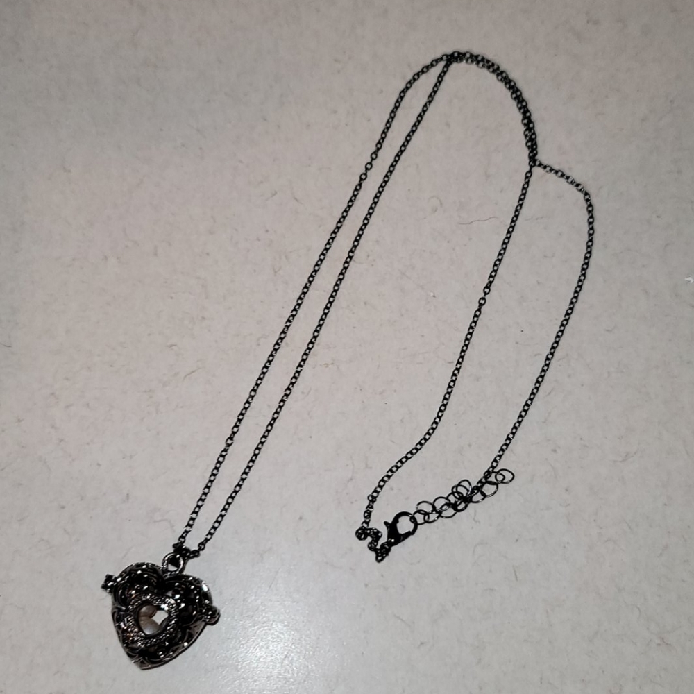 HMD heart cage pearl necklace